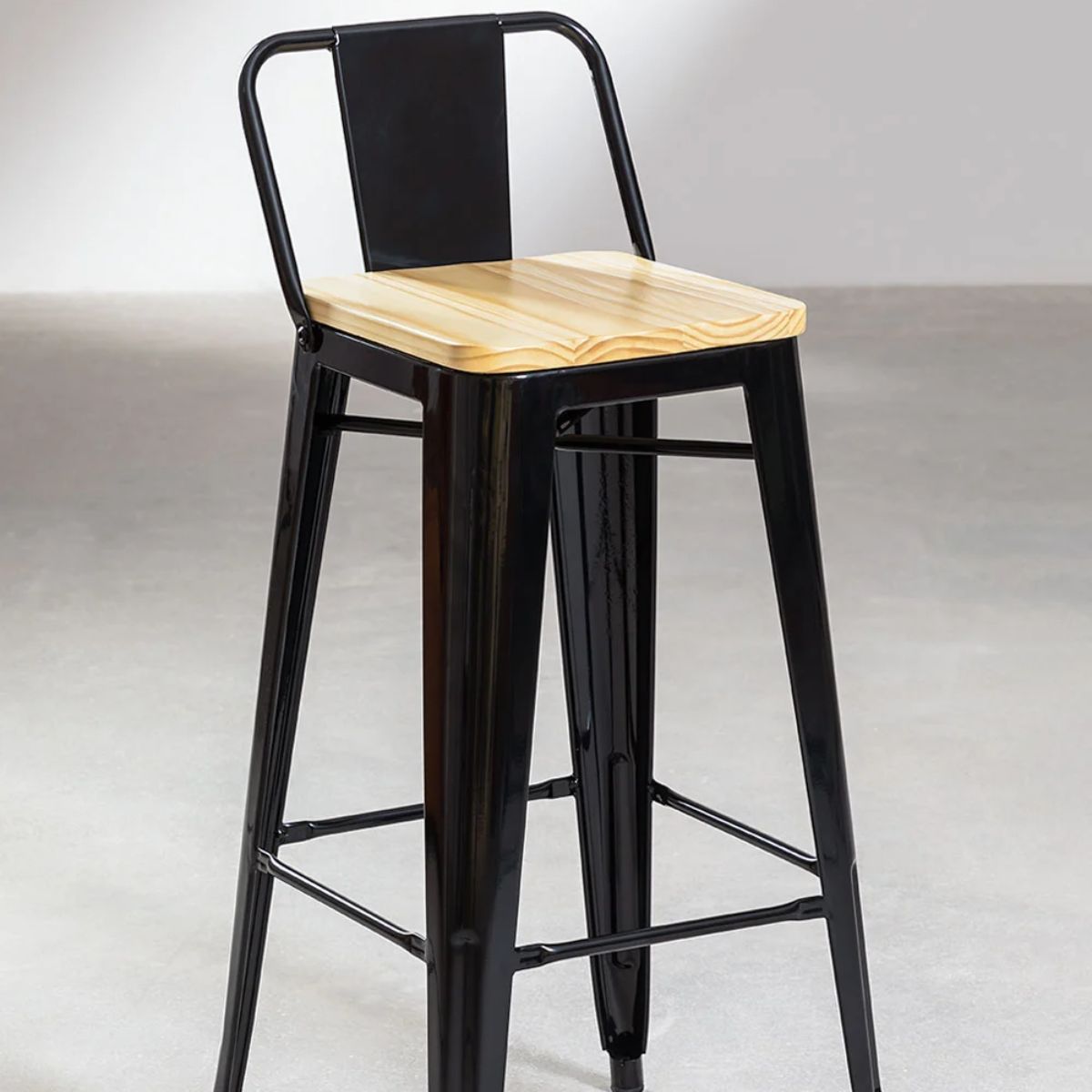 Lot de 4 tabourets hauts SKLUM avec dossier en acier Lix