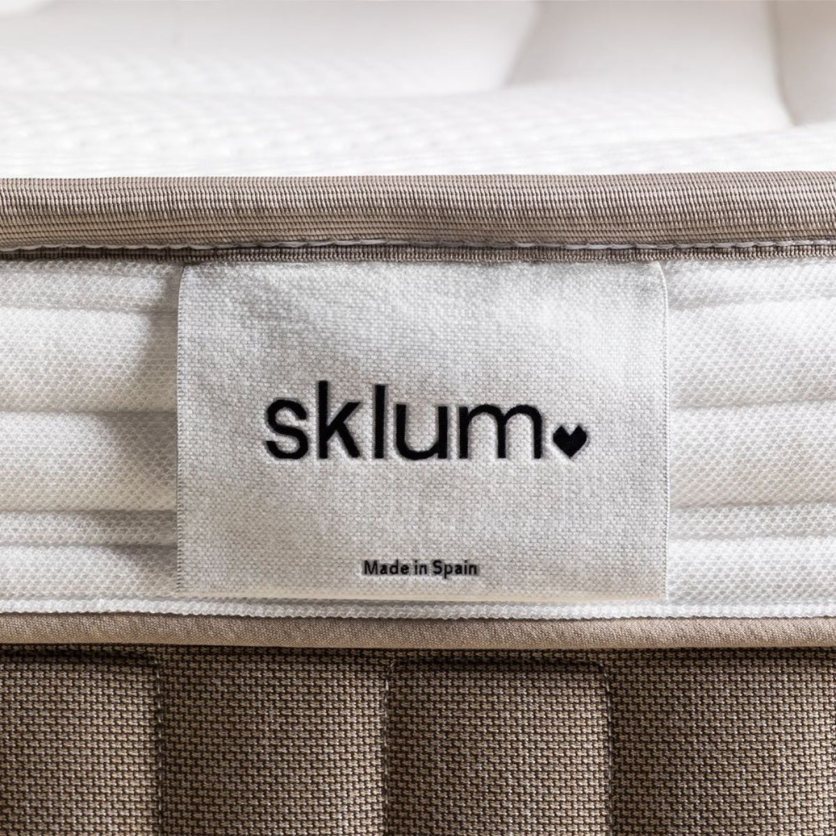 Matelas SKLUM viscoélastique à ressorts ensachés 180x200 cm Benoite