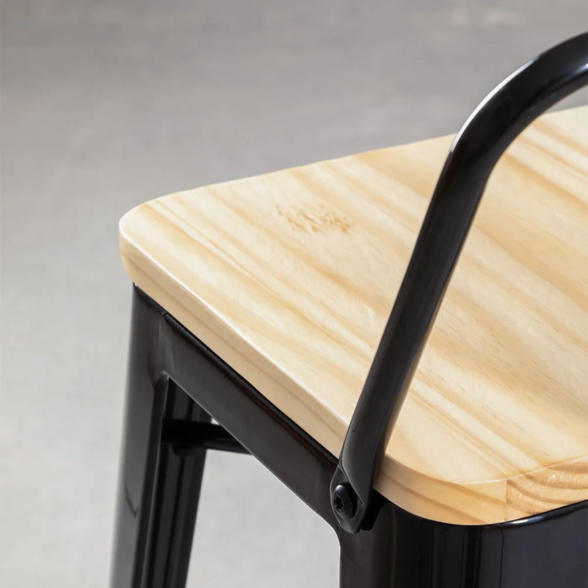 Lot de 4 tabourets hauts SKLUM avec dossier en acier Lix