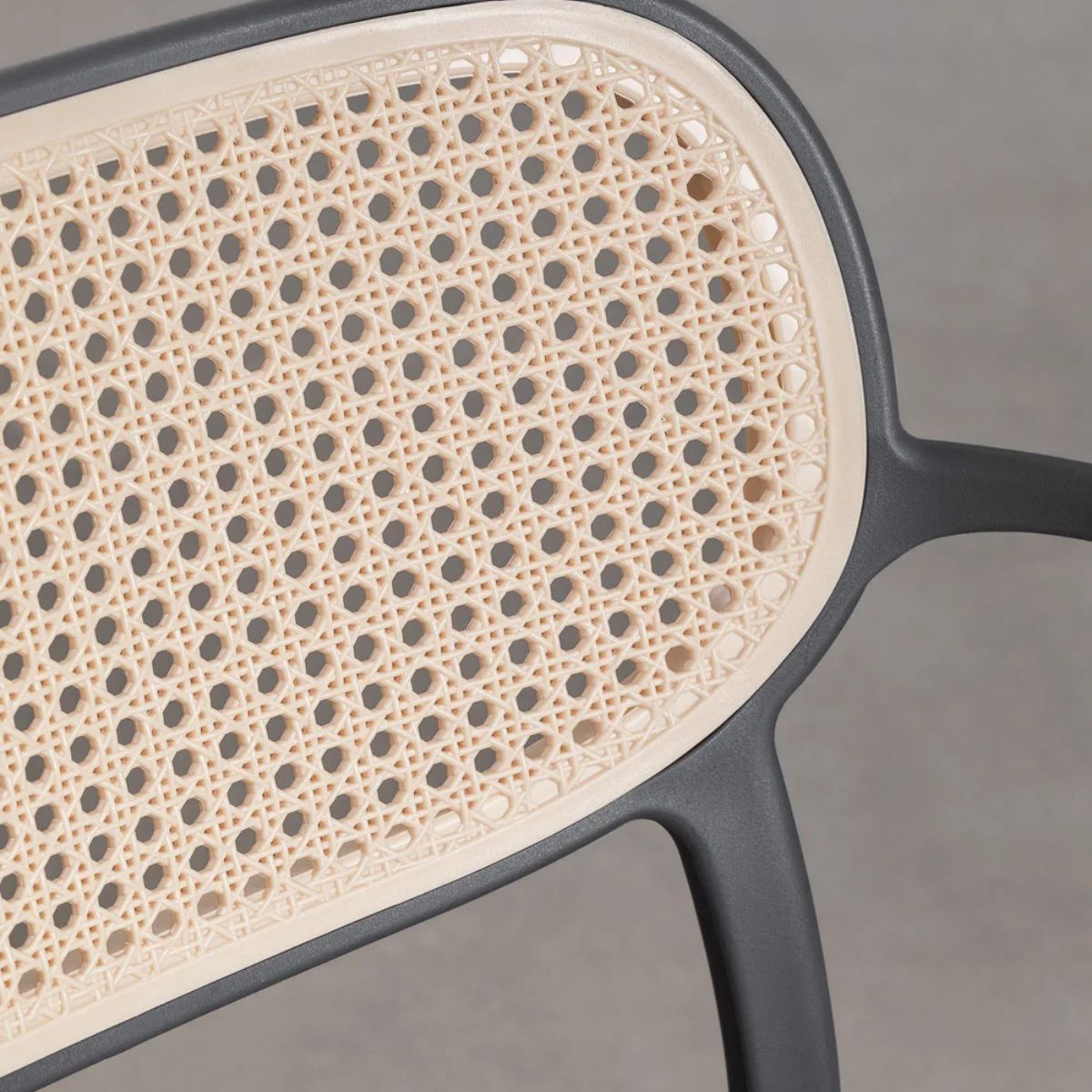 Lot de 4 chaises de jardin SKLUM empilables avec accoudoirs en polypropylène Omara