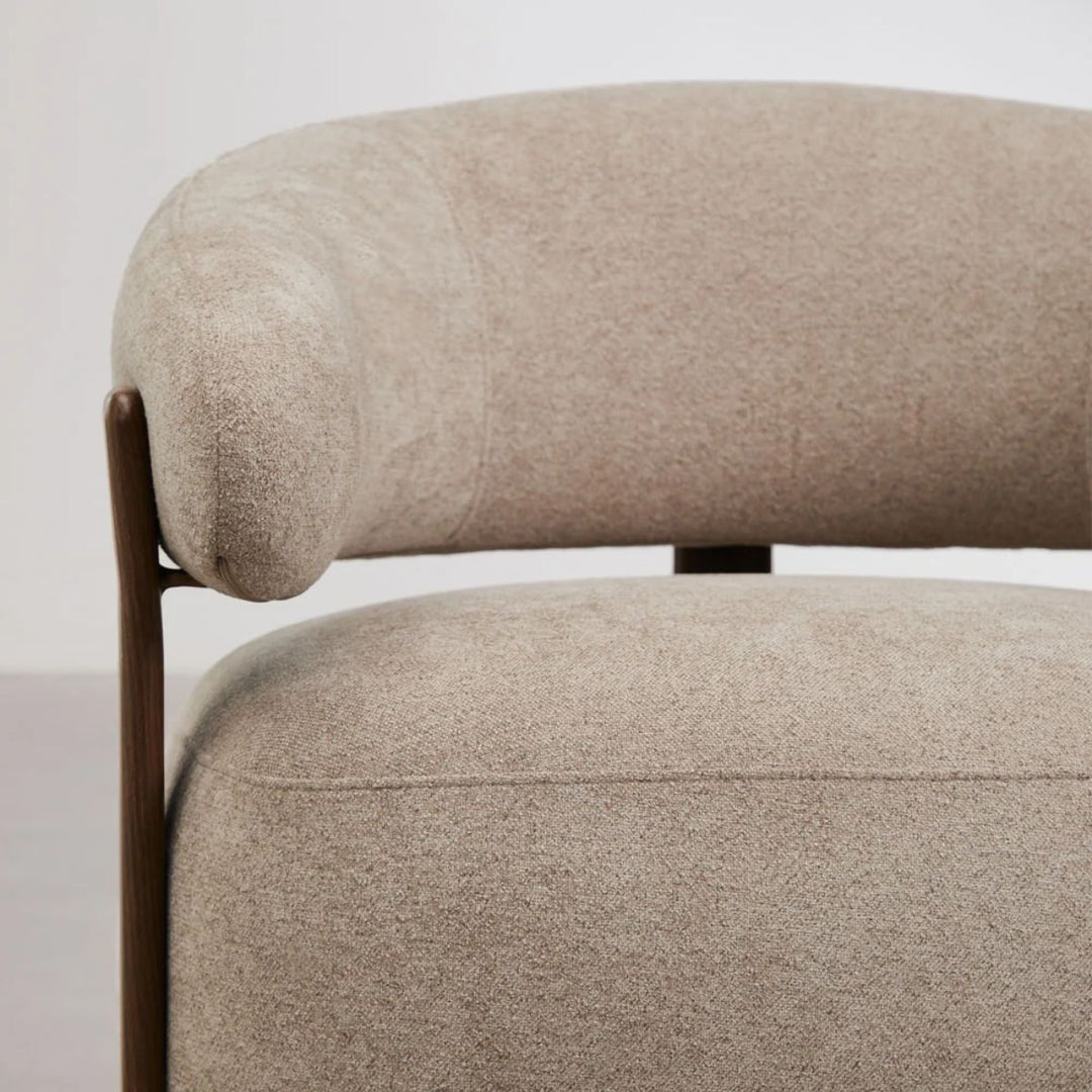 Fauteuil SKLUM en tissu chenille Brun Blé et fer Jolie Marron Bois Foncé