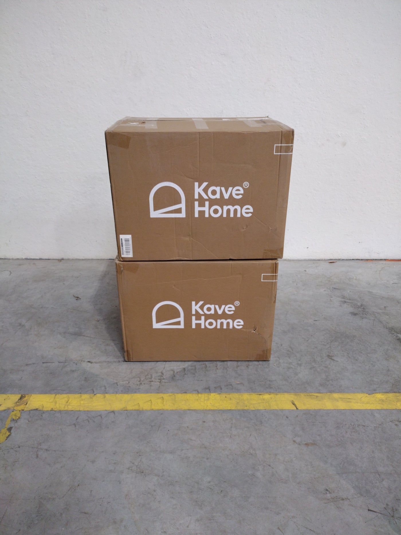 Lot de 4 Chaises Granite KAVE HOME en tissu chenille vert et bois de frêne finition noyer FSC 100%