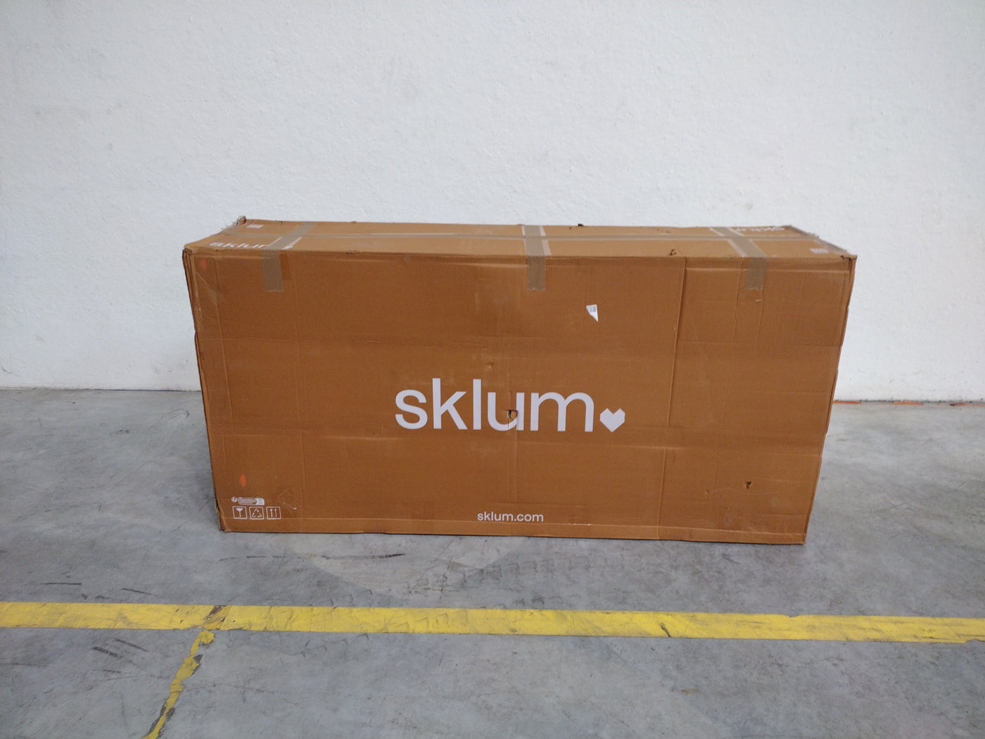 Armoire SKLUM à 2 portes coulissantes en bois de manguier Uain