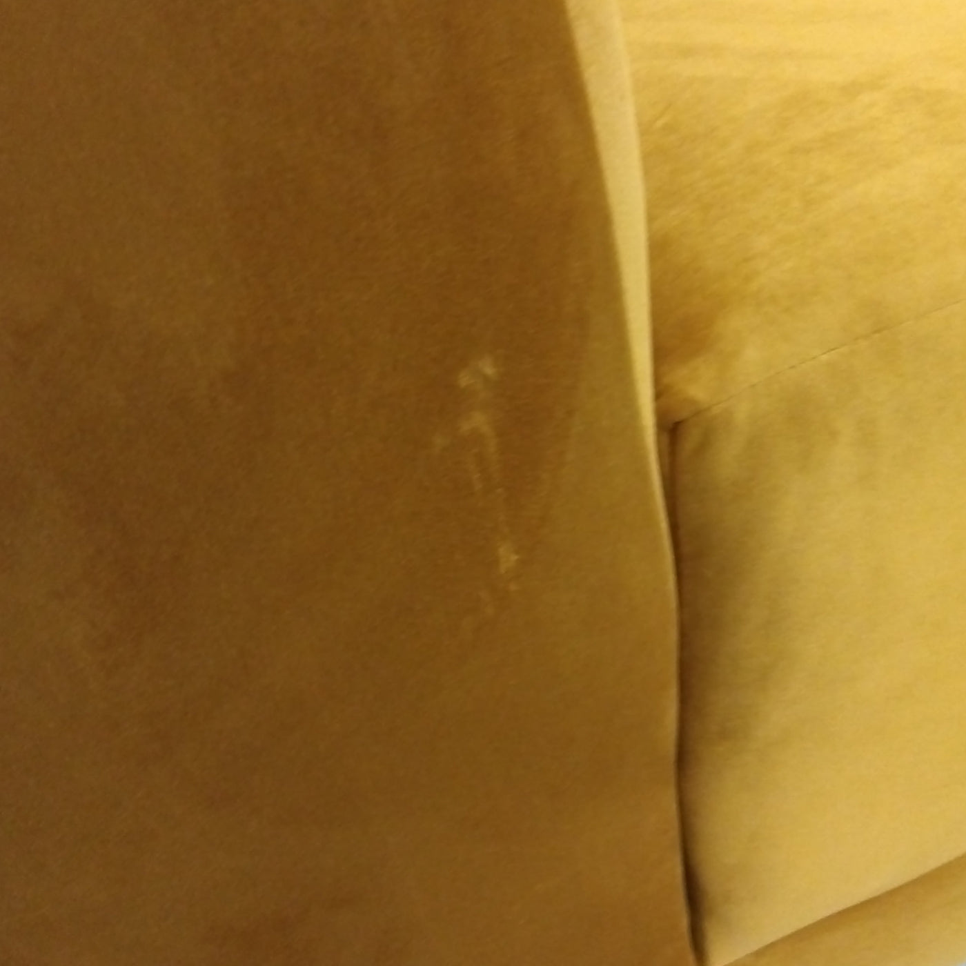 Canapé MICADONI Miley 6 places avec Pouf et Fauteuil en Velours Jaune Moutarde