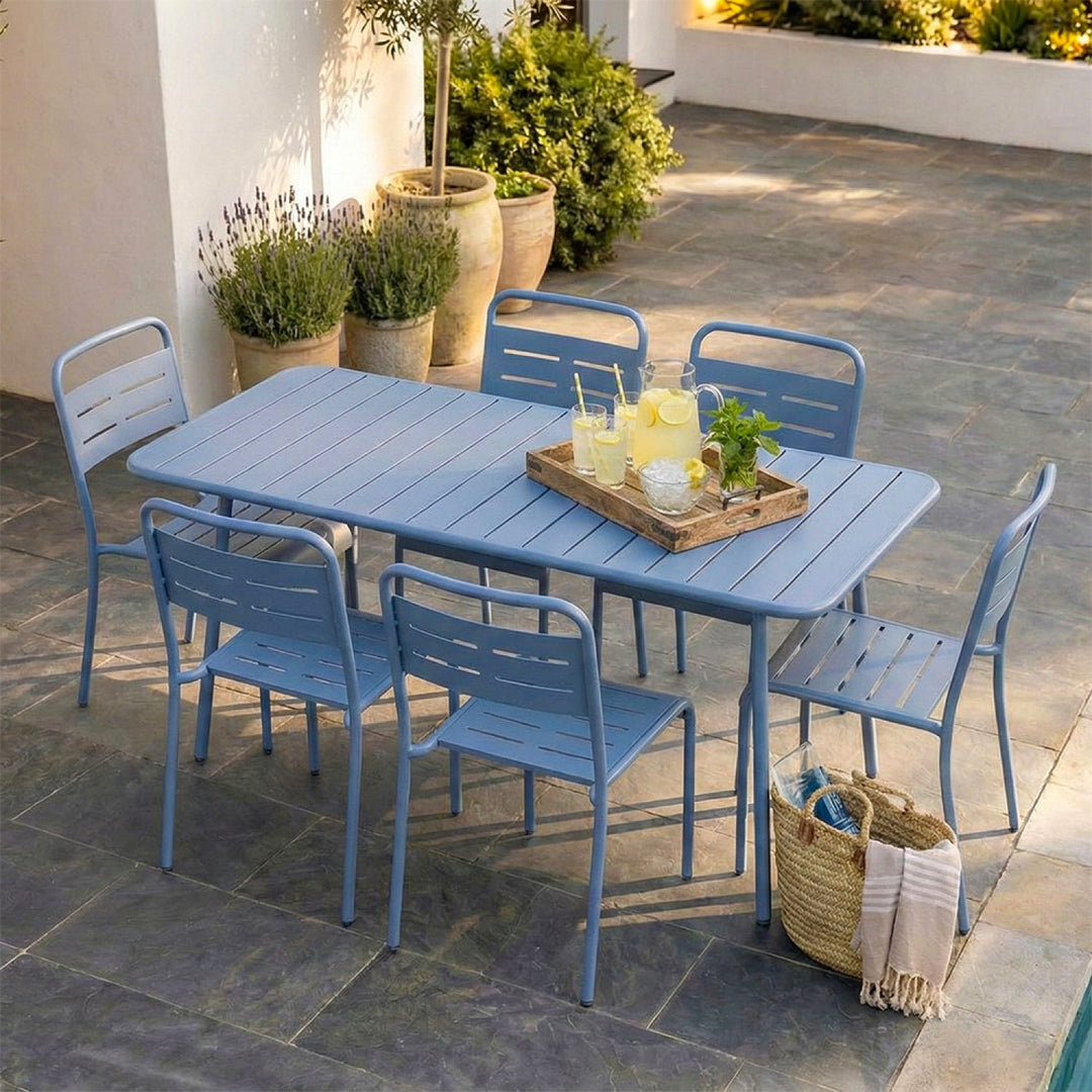 table-acier-bleu-6-8-places-exterieur-bergame-ambiance-4-concept-usine
