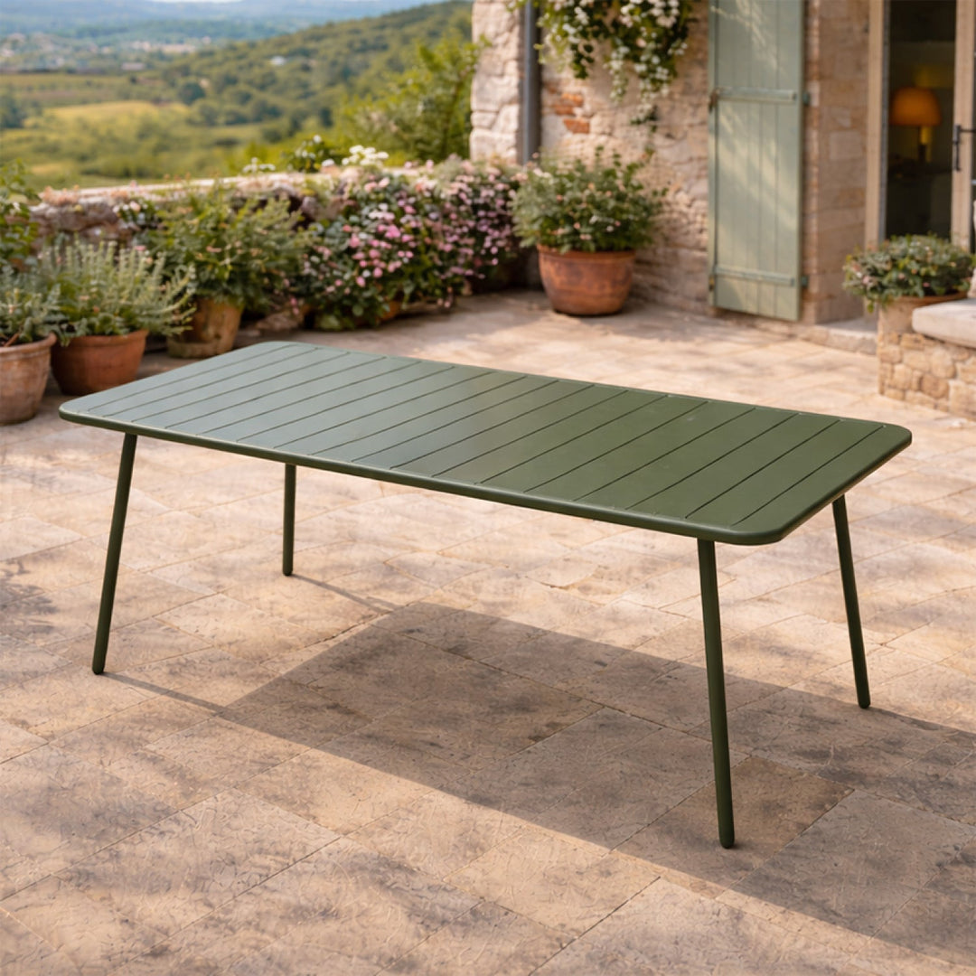 table-acier-vert-6-8-places-exterieur-bergame-ambiance-4-concept-usine