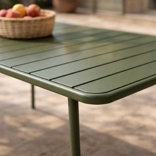 table-acier-vert-6-8-places-exterieur-bergame-details-concept-usine