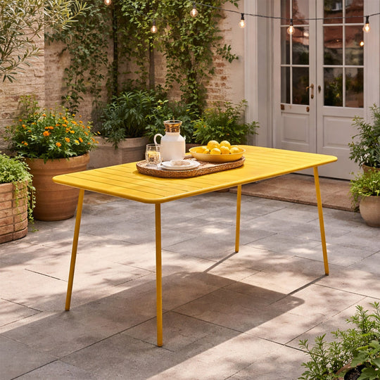table-acier-jaune-6-8-places-exterieur-bergame-ambiance-3-concept-usine