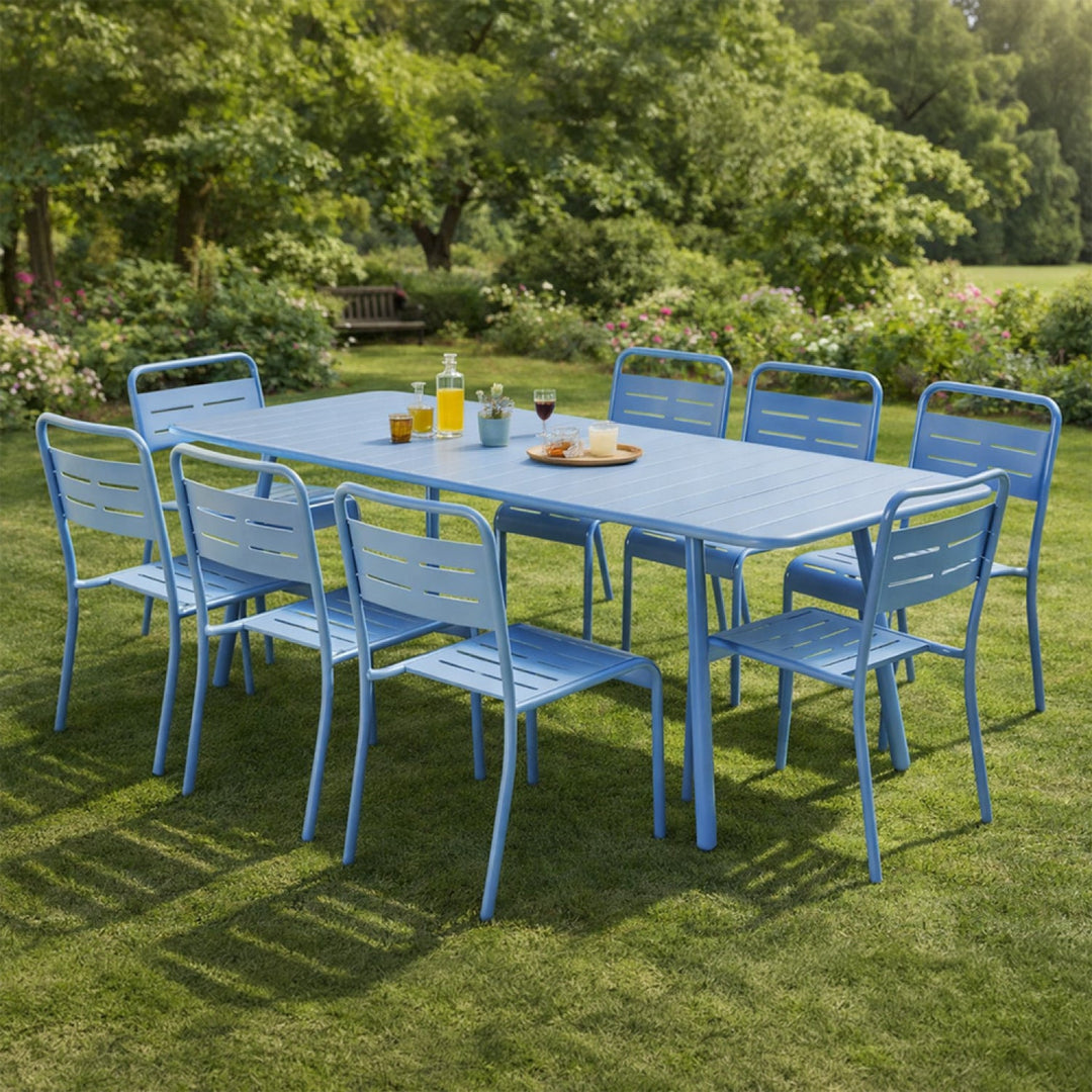 table-acier-bleu-8-places-exterieur-bergame-ambiance-3-concept-usine