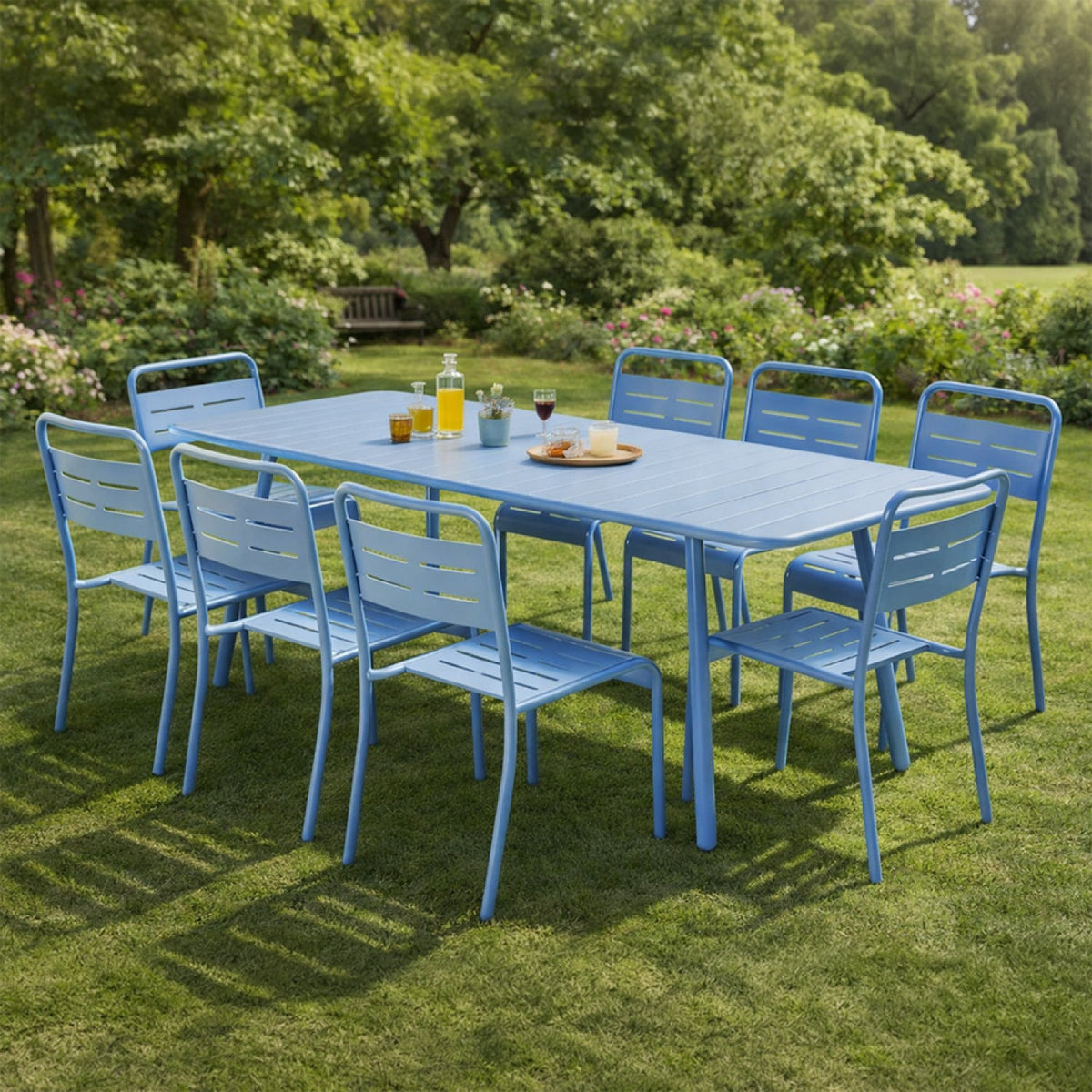 table-acier-bleu-8-places-exterieur-bergame-ambiance-3-concept-usine