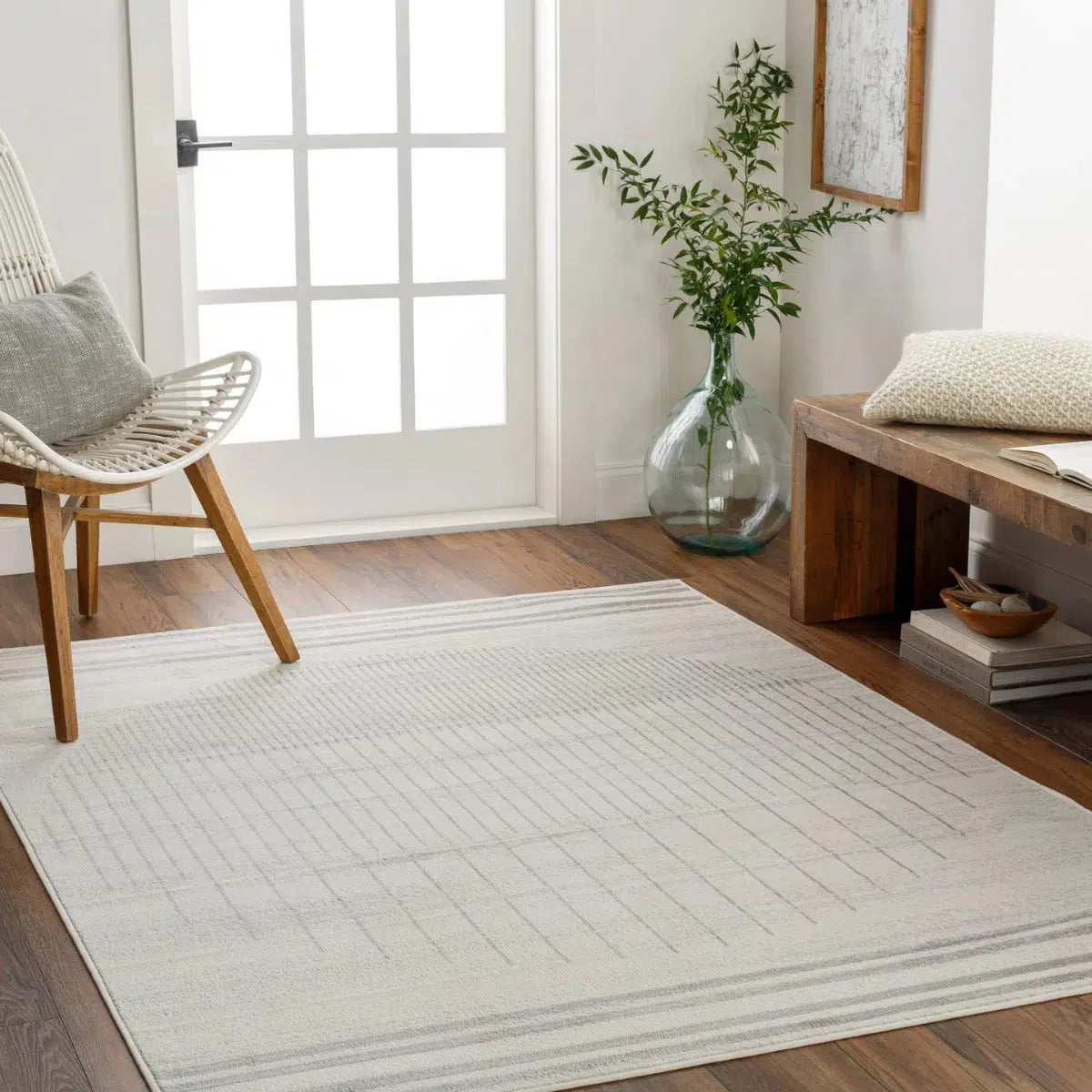 Tapis SURYA Enso scandinave, motif de lignes graphiques grises sur fond ivoire