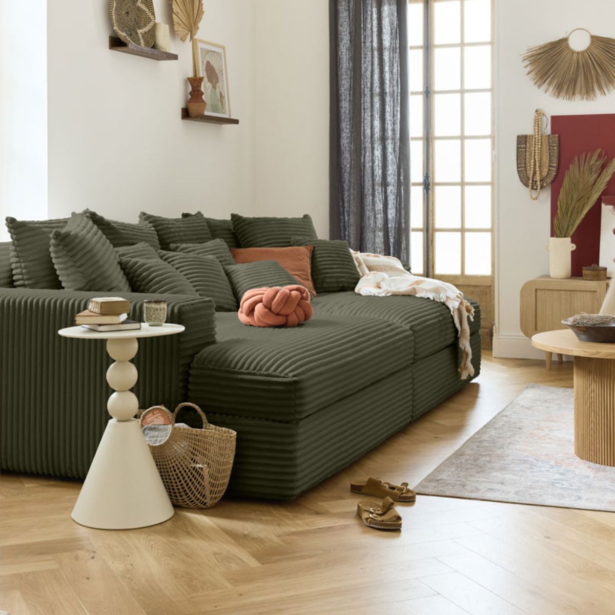 Canapé COLLINS 4 places BESTMOBILIER avec double méridienne en velours côtelé vert