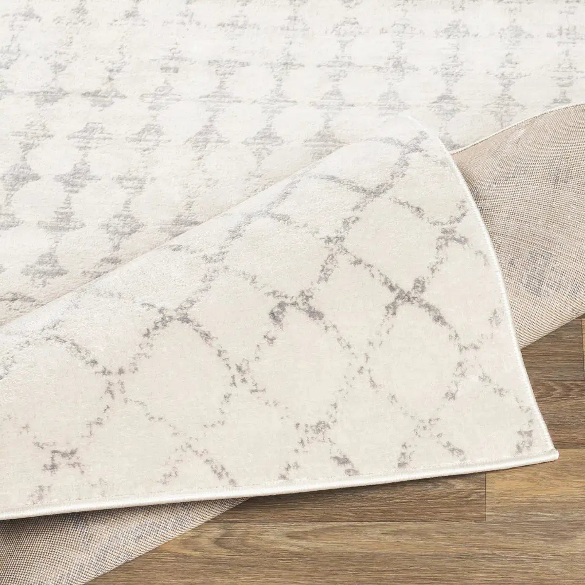 Tapis SURYA Sofia berbère, motif treillis de losanges gris sur fond blanc cassé, vue 2