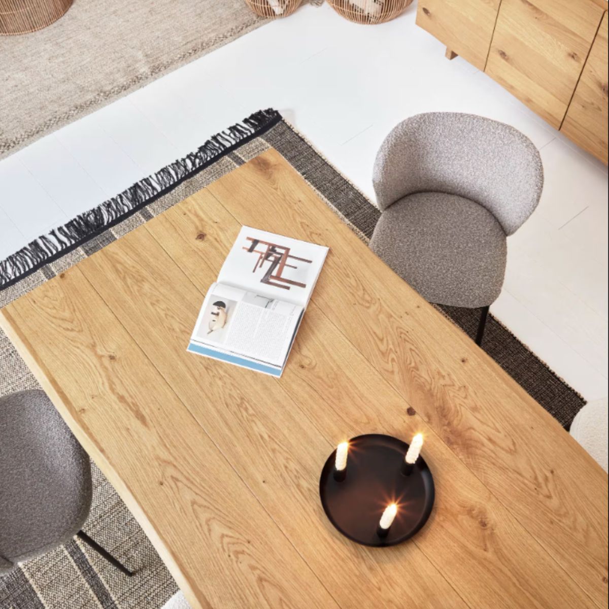 Table Lotty en contreplaqué de chêne finition naturelle et pieds en verre 180 x 100 cm Kave Home