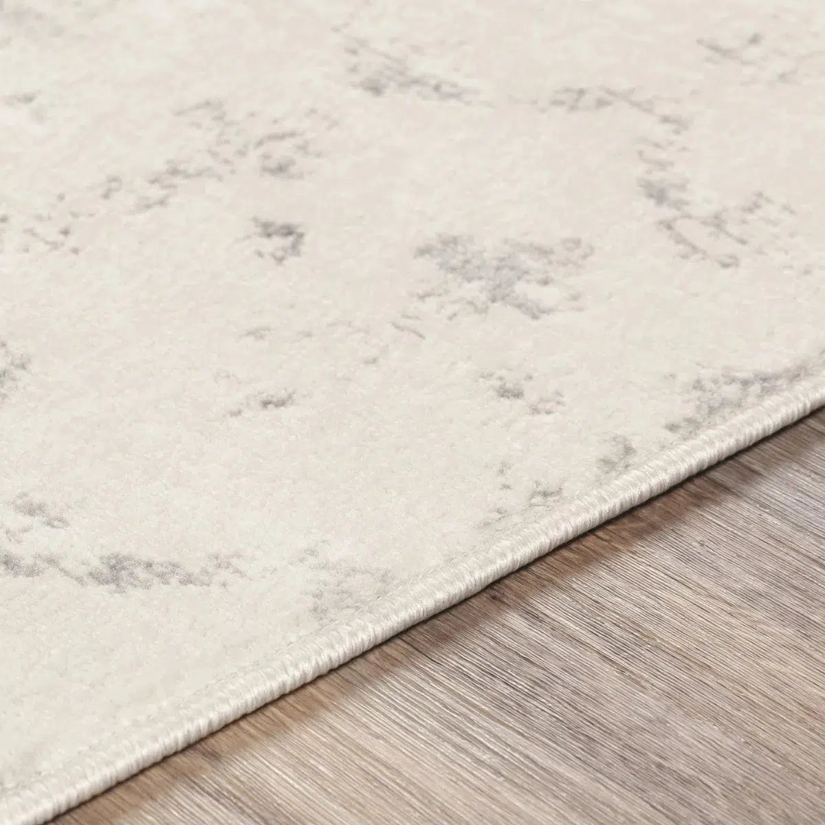 Tapis SURYA Sofia berbère, motif treillis de losanges gris sur fond blanc cassé, vue 3