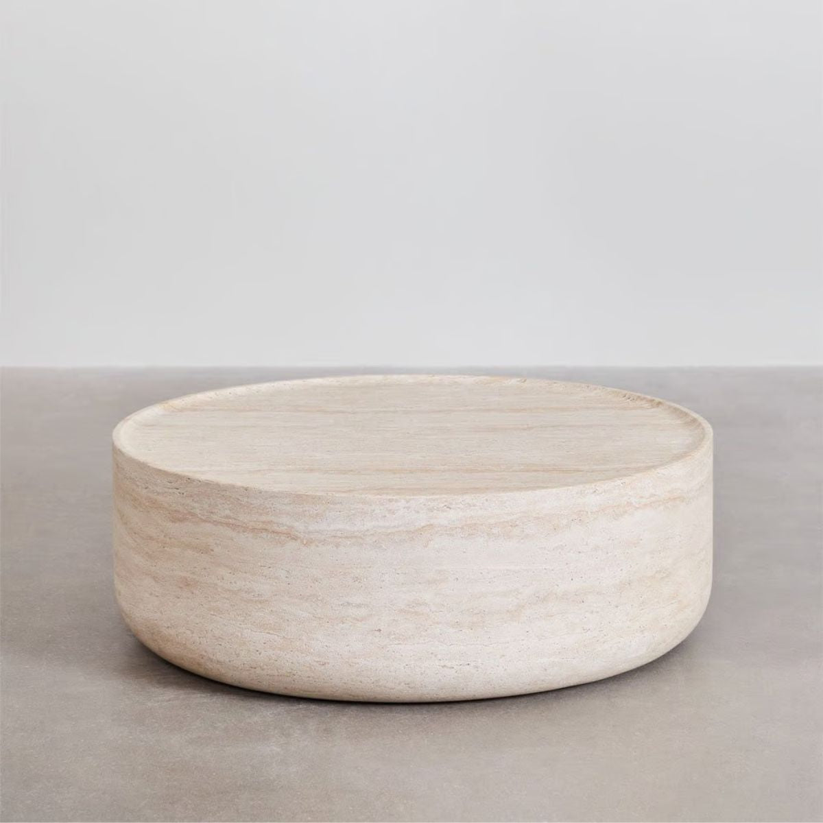 Table basse ronde SKLUM Ø80 cm en aspect ciment travertin Darwys