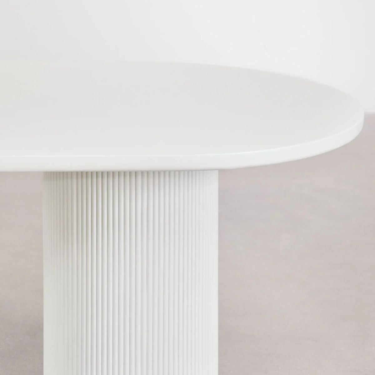 Table de salle à manger ovale SKLUM 220x100 cm en ciment Velia