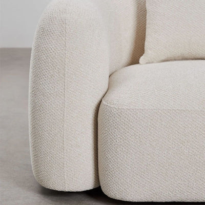 Fauteuil SKLUM Coco en tissu chenille epais blanc