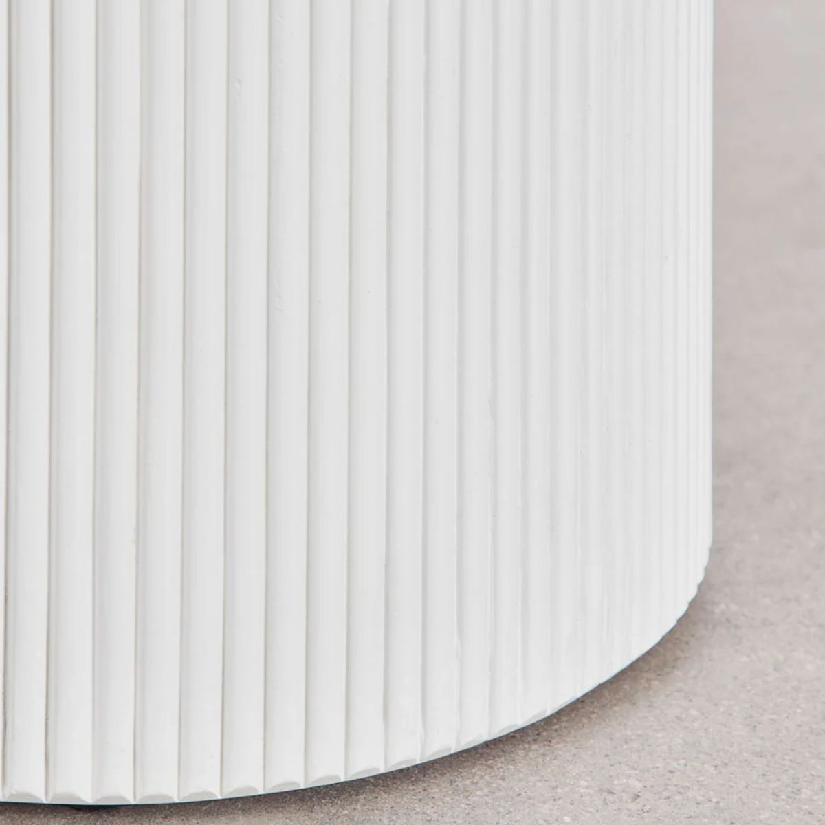 Table de salle à manger ovale SKLUM 220x100 cm en ciment Velia