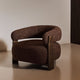Fauteuil KAVE HOME Granite en tissu chenille marron et pieds en bois de frêne finition noyer FSC 100%