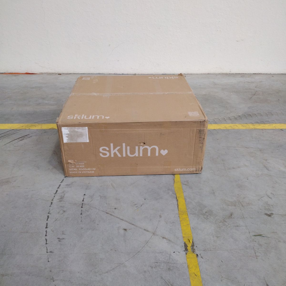 Table basse ronde SKLUM Ø80 cm en aspect ciment travertin Darwys