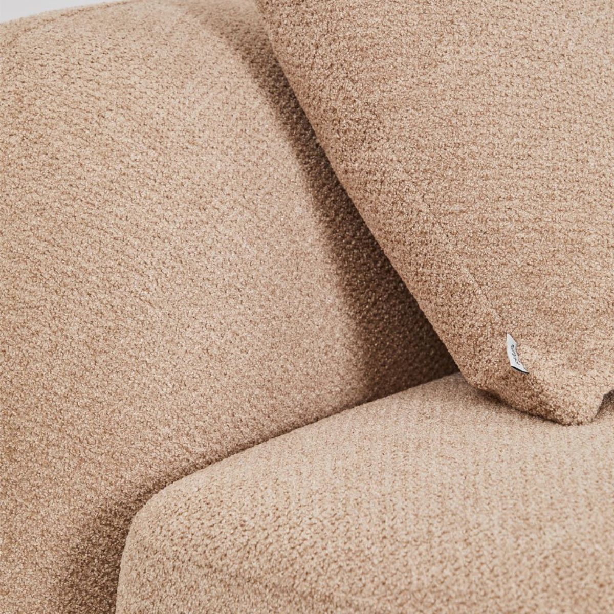 Chauffeuse SKLUM Coco en tissu chenille epais marron latté