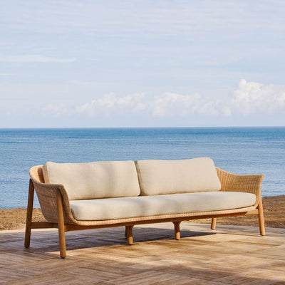 Canapé Galea Kave Home 3 places en bois de teck et rotin synthétique 223 cm FSC 100 %