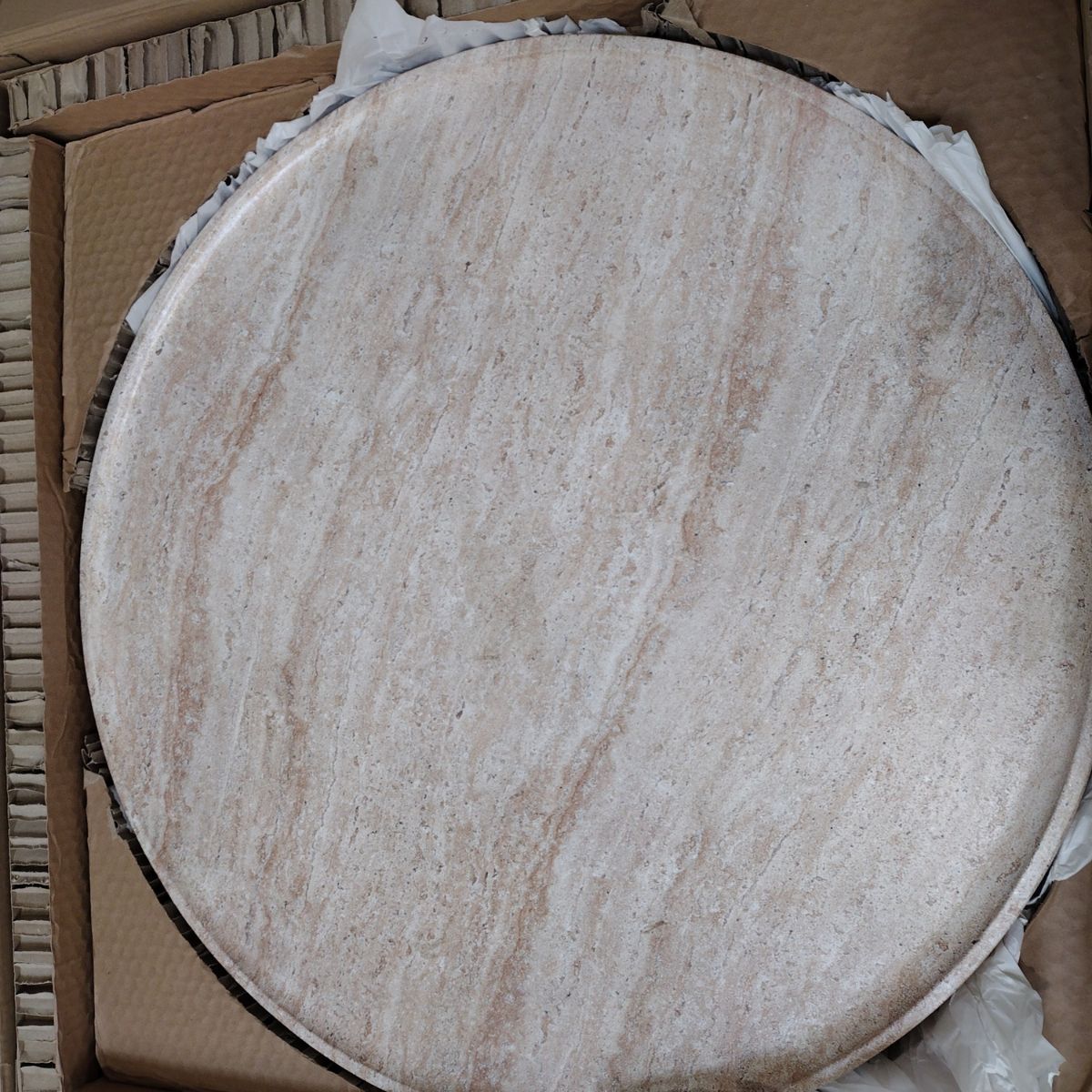 Table basse ronde SKLUM Ø80 cm en aspect ciment travertin Darwys