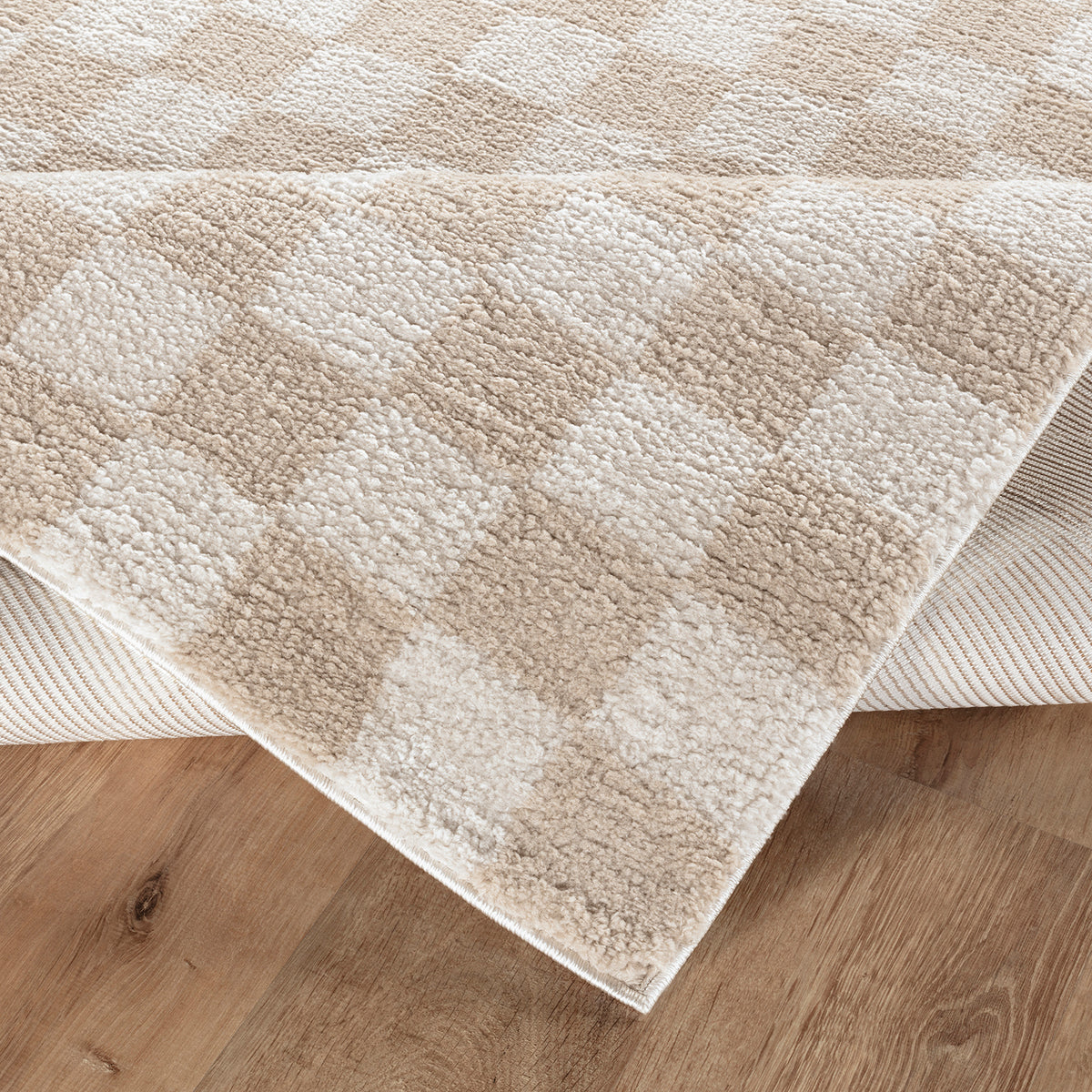 Tapis shaggy Surya Izaline lavable, damier en relief beige et écru, vue 4