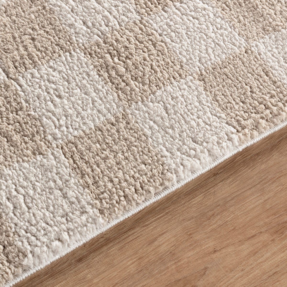 Tapis shaggy Surya Izaline lavable, damier en relief beige et écru, vue 3