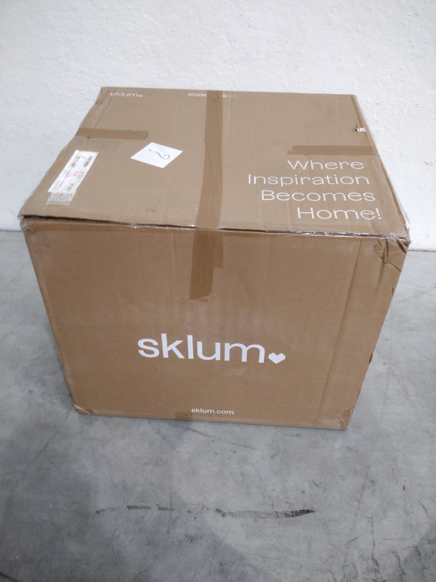 Fauteuil SKLUM en tissu bouclé et bois d'hévéa Mauro