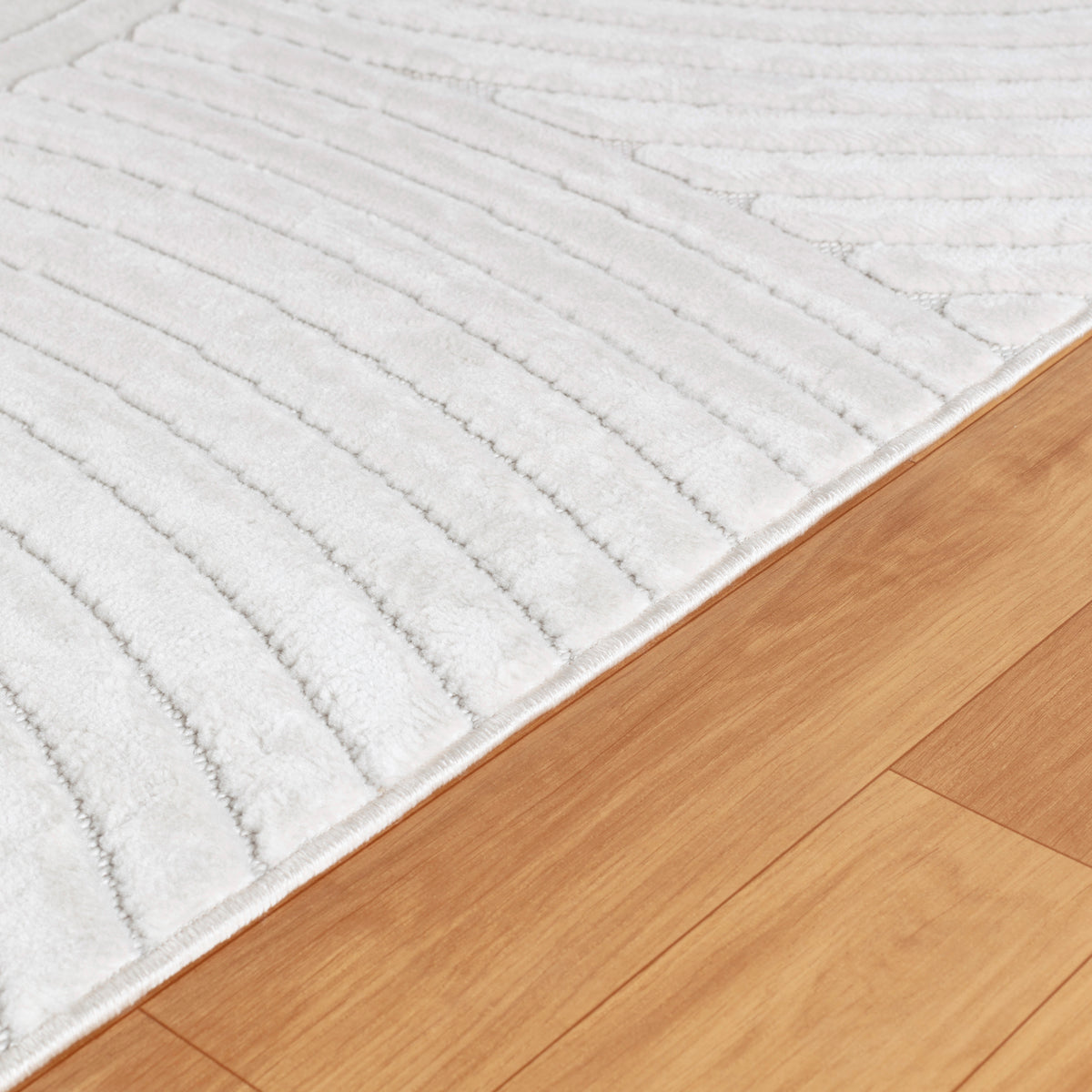 Tapis SURYA Kaysa scandinave, motif arcs concentriques en relief blanc, vue 3
