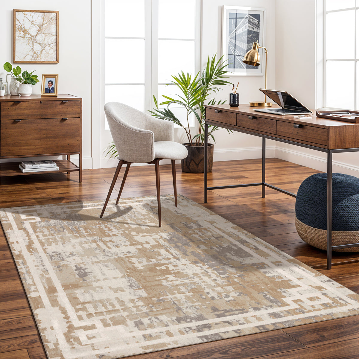 Tapis SURYA Goshen moderne, motif abstrait beige et camel avec bordure géométrique ivoire, vue 17
