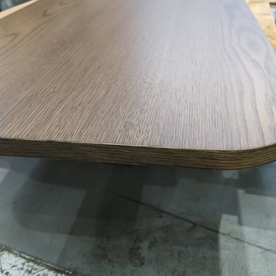 Buffet DRAWER Callan aux portes coulissantes en bois strié