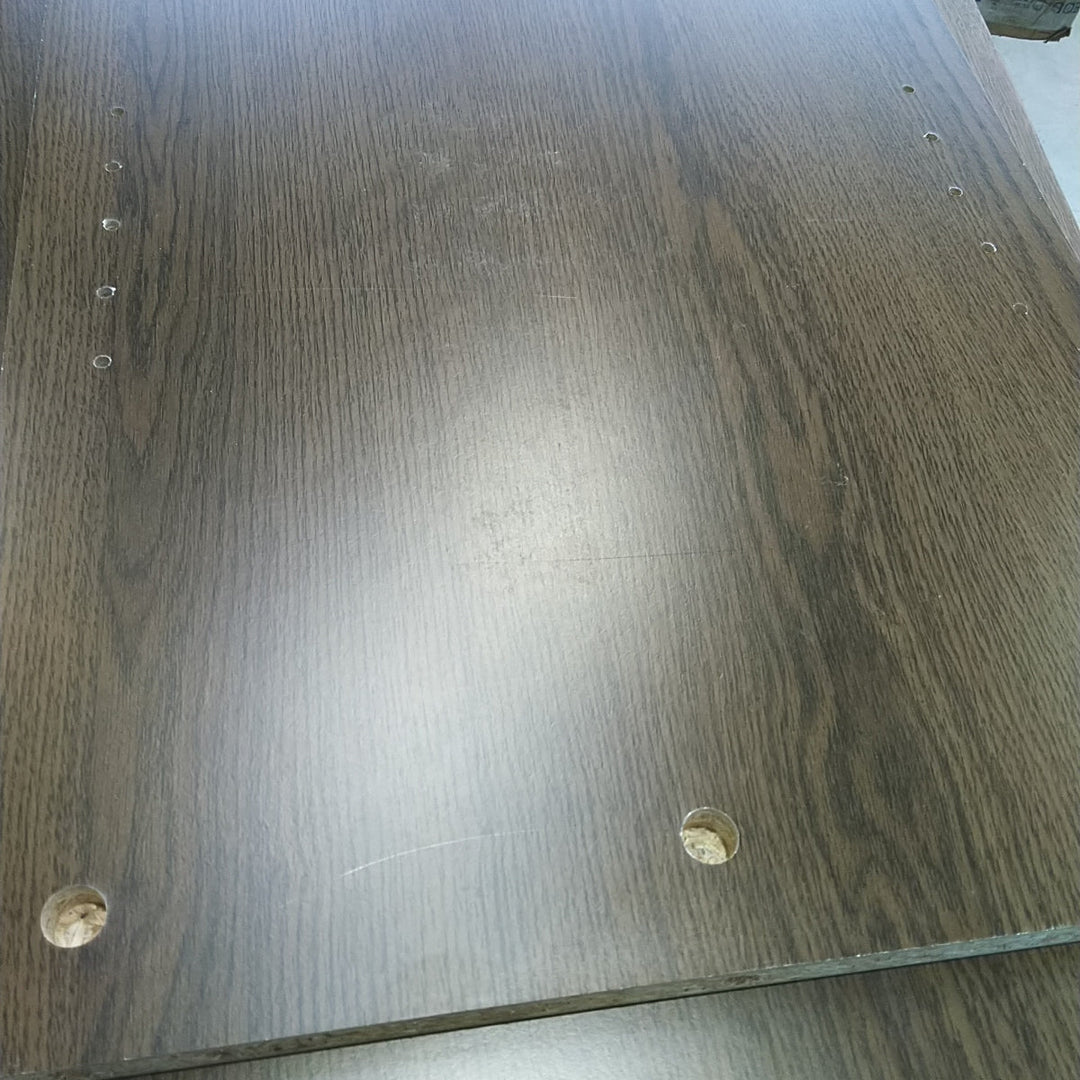 Buffet DRAWER Callan aux portes coulissantes en bois strié