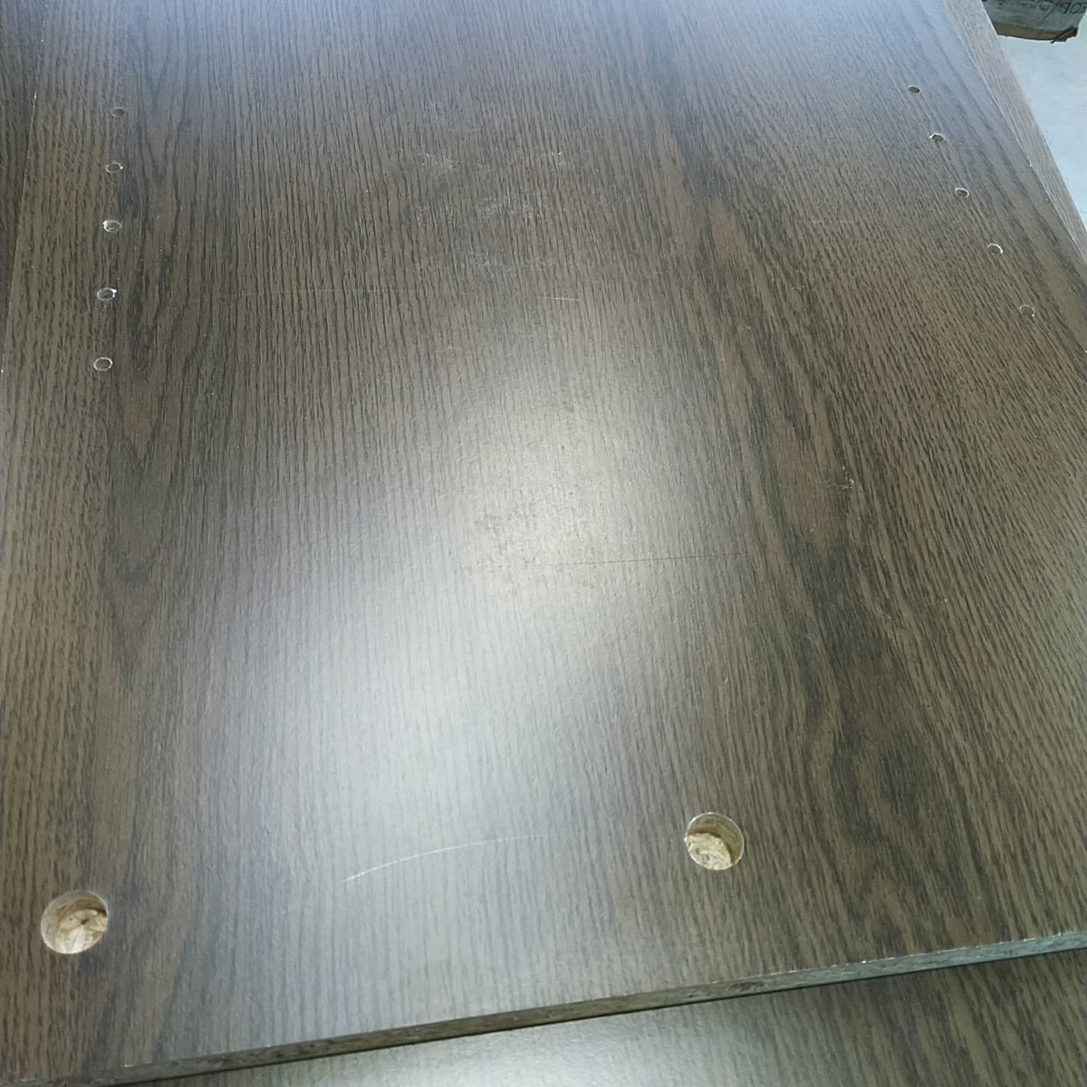 Buffet DRAWER Callan aux portes coulissantes en bois strié