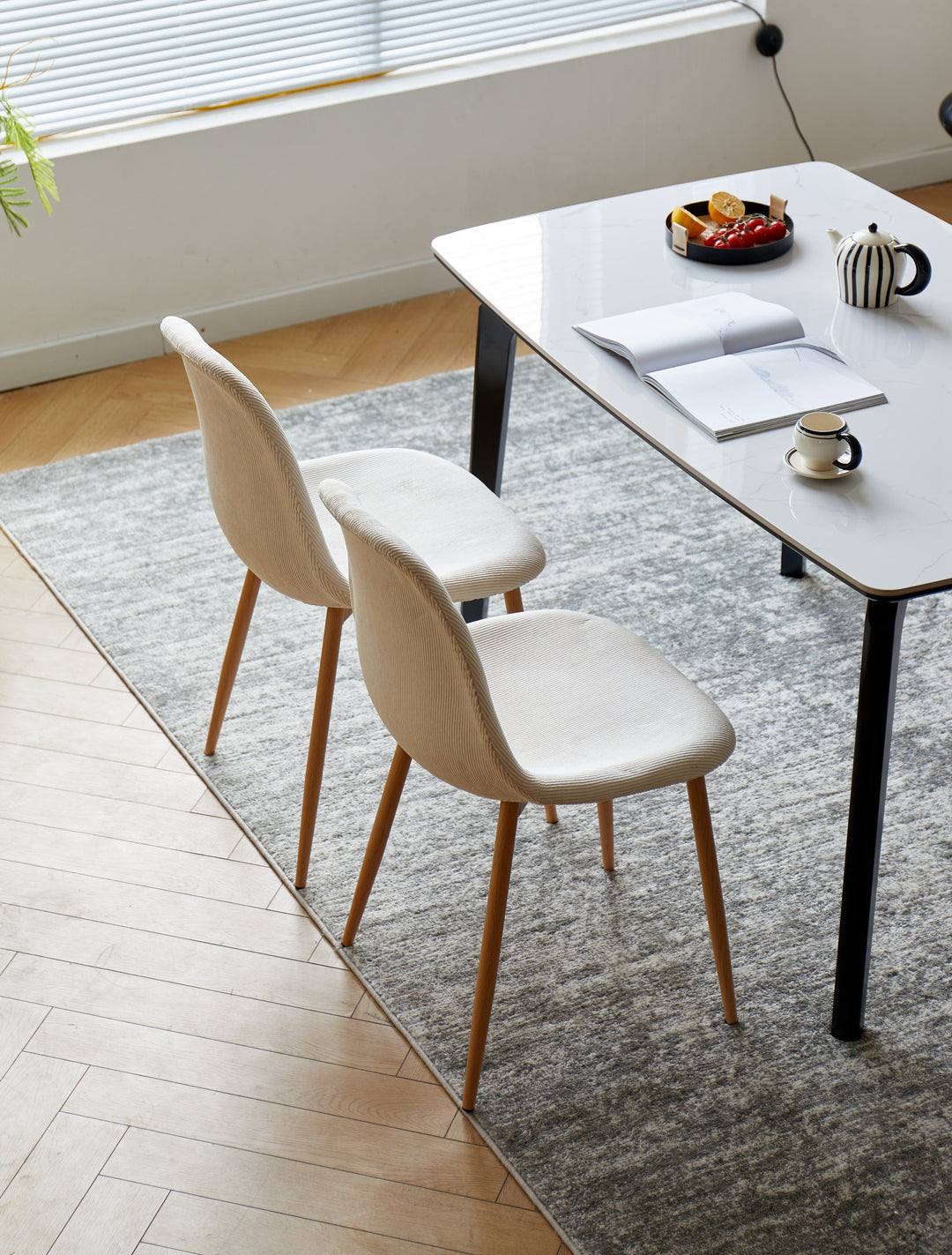 Lot de 4 chaises Nordlys en métal et velours côtelé beige COPENHAGEN