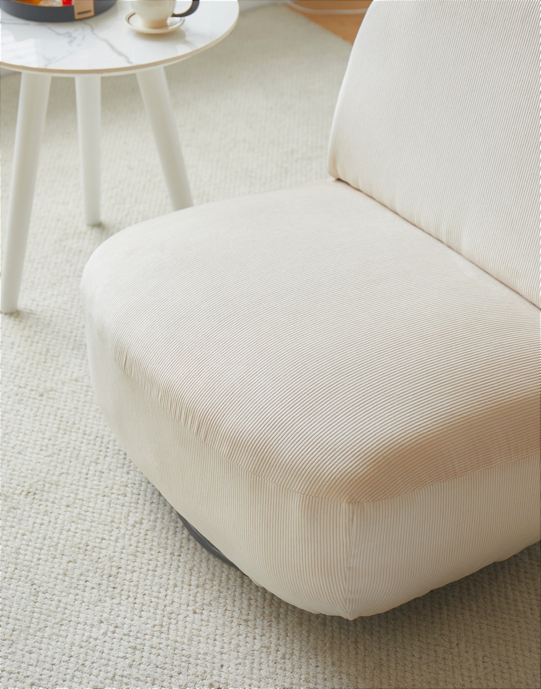 Fauteuil de salon pivotant Nordlys en velours côtelé beige KAMPALA