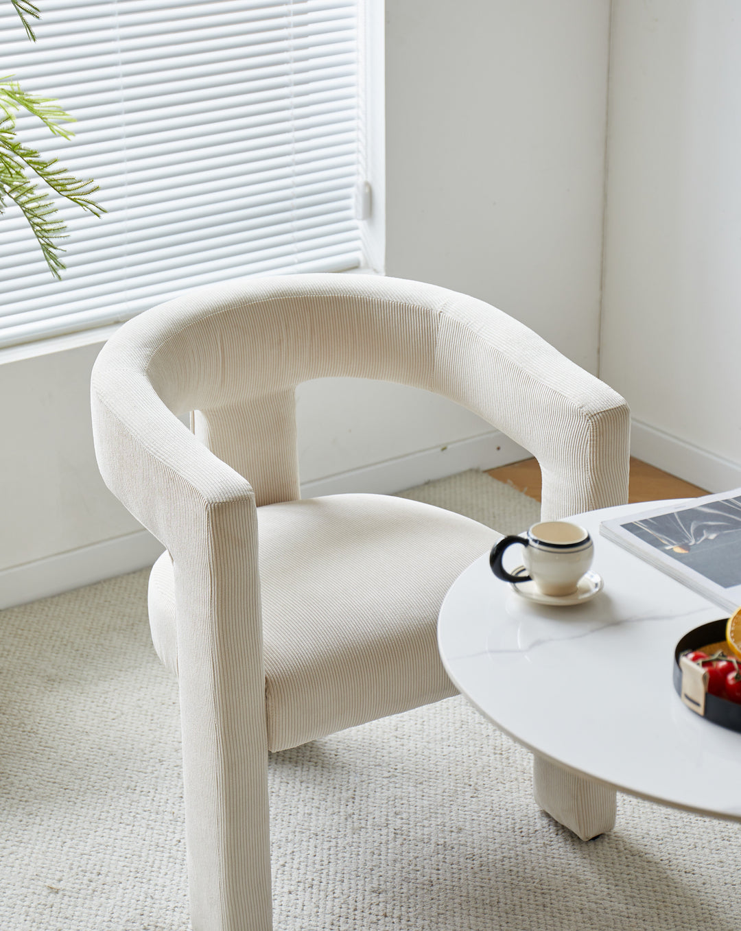 Fauteuil Nordlys en velours côtelé beige ARUSHA