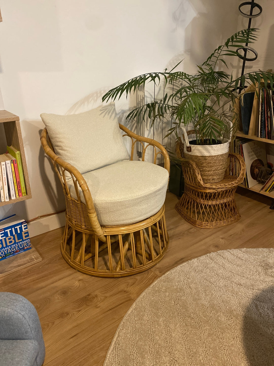 Fauteuil Nordlys en rotin naturel et tissu beige PALOPO