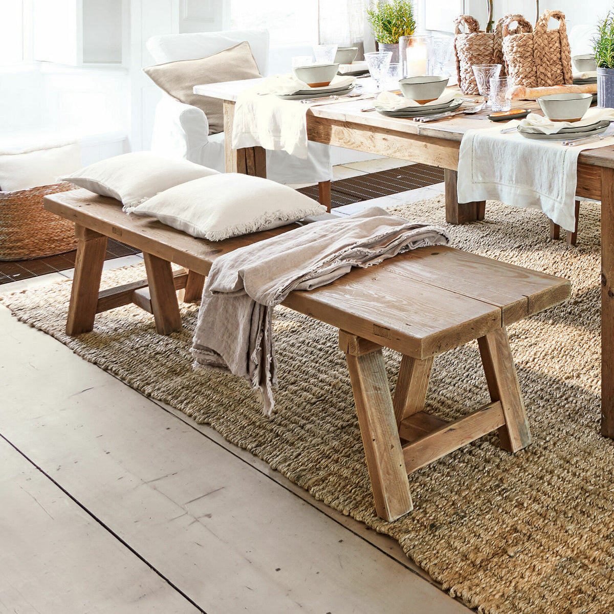 Table à manger extensible LOBERON Amherst en bois de pin + 2 bancs