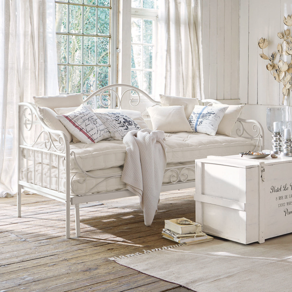 Banquette convertible LOBERON Maditha 2 places en fer blanc — photo produit