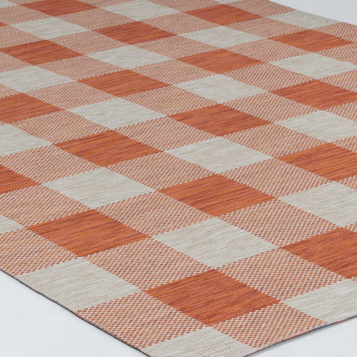 Tapis SURYA Goris extérieur rétro, motif carreaux vichy orange et beige, vue 6