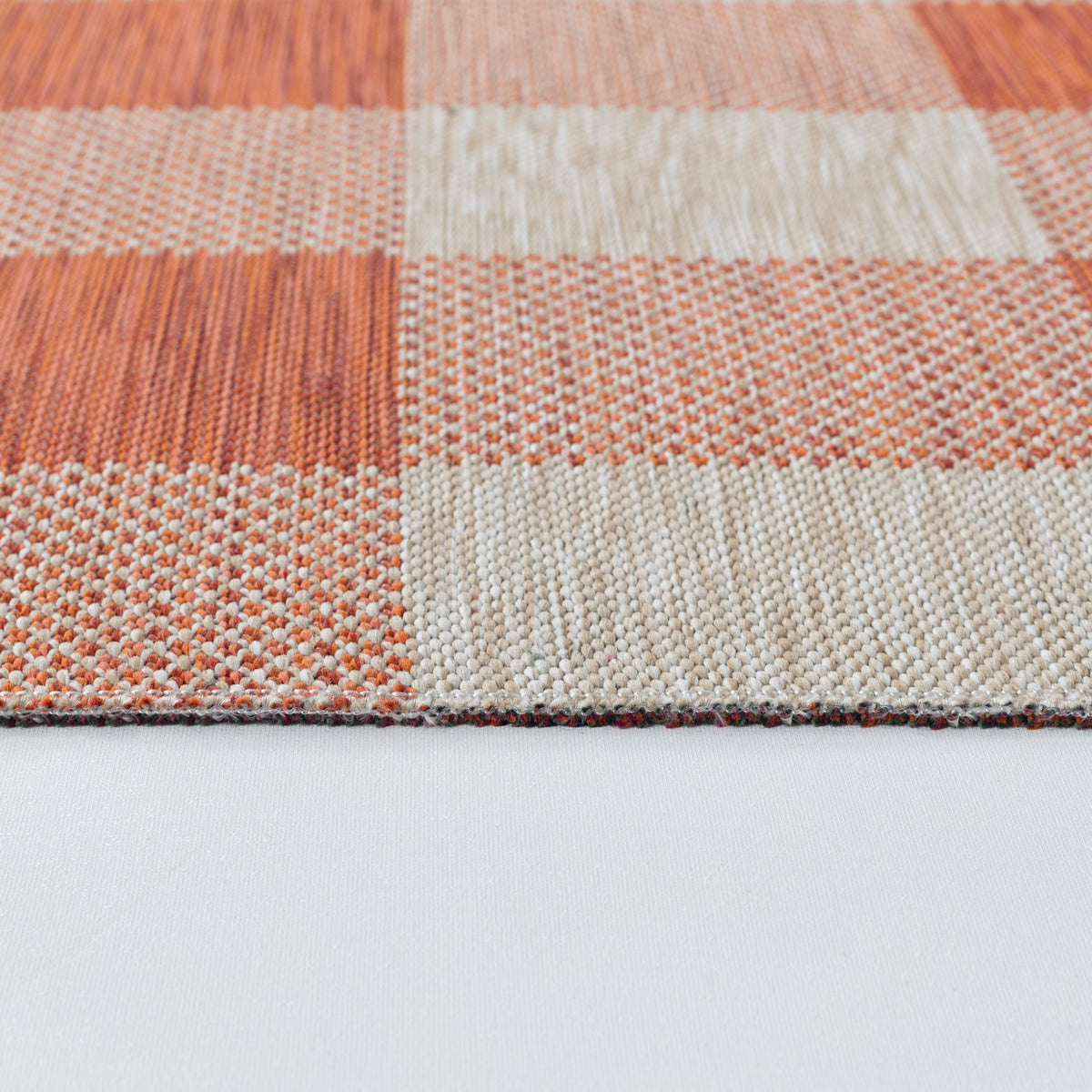 Tapis SURYA Goris extérieur rétro, motif carreaux vichy orange et beige, vue 7