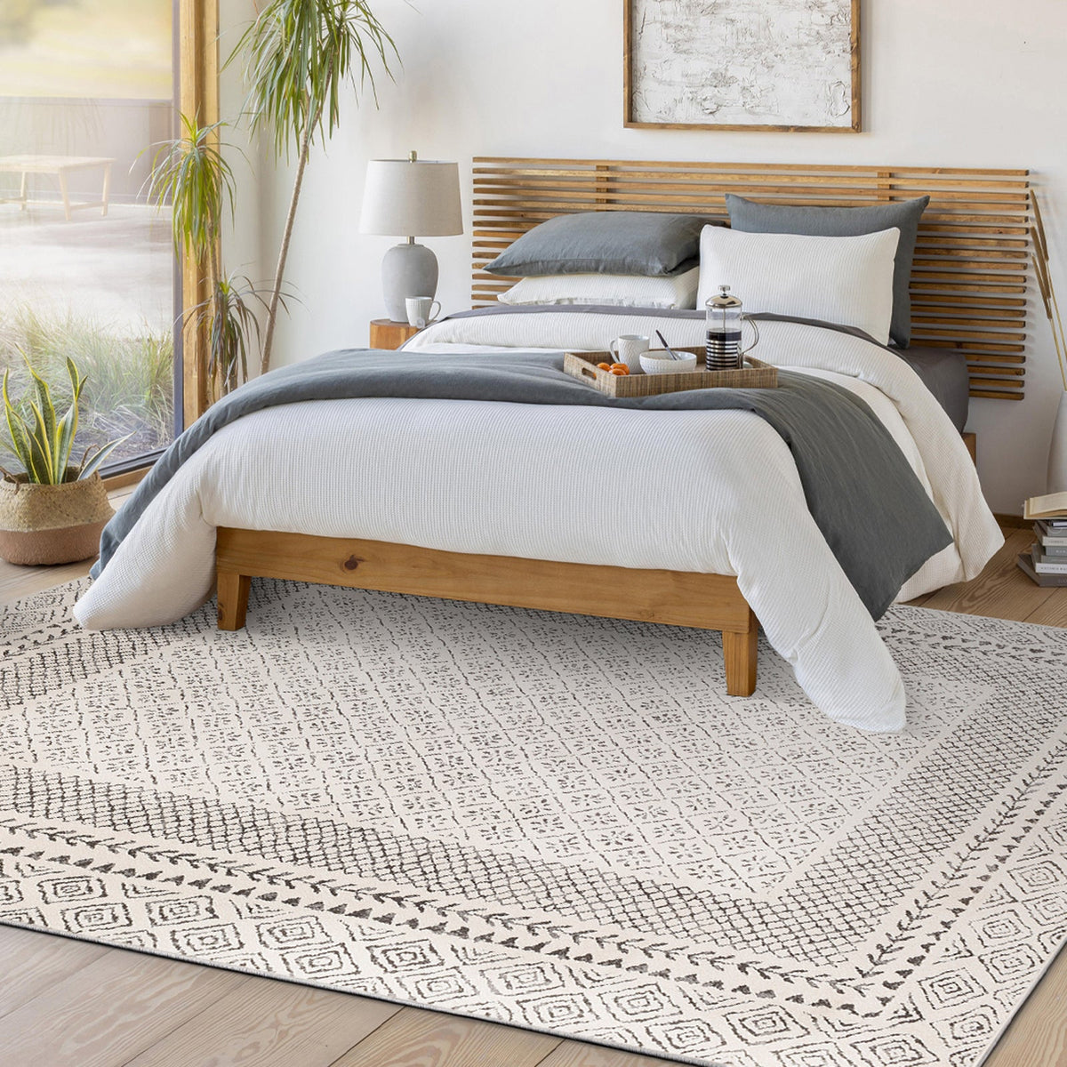 Tapis rond SURYA Monaco géométrique, bordure de losanges anthracite sur fond beige clair, vue 11