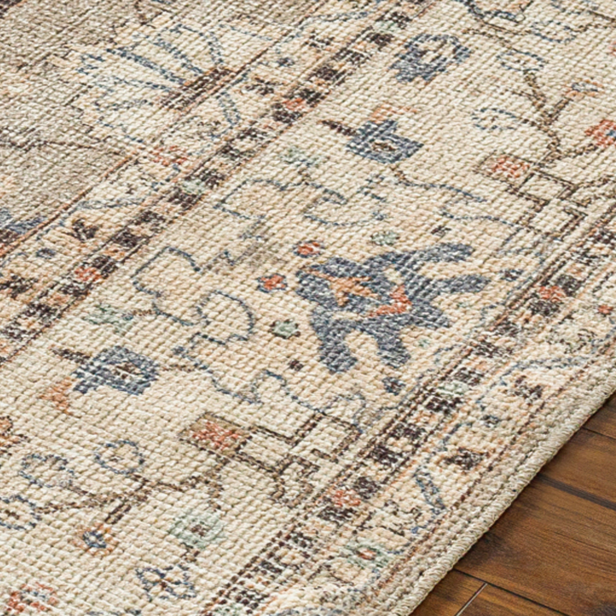 Tapis Surya x Becki Owens Davina vintage oriental, motif patiné beige et taupe, vue 3