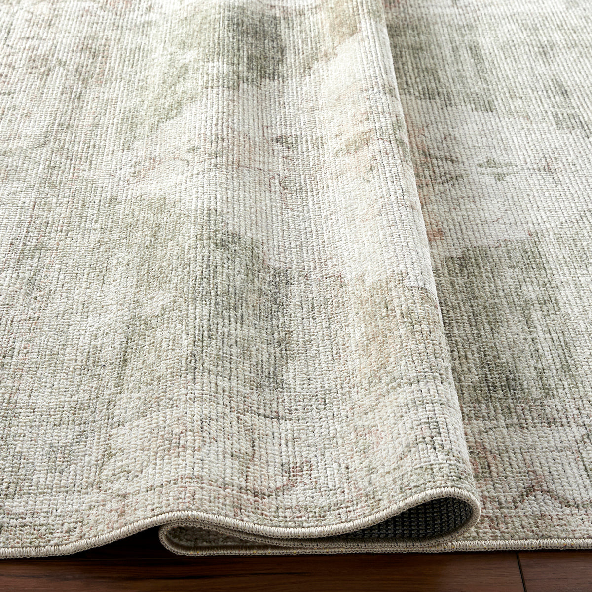Tapis Surya x Becki Owens Luca vintage oriental, motif délavé vert sauge, ivoire et beige, vue 4