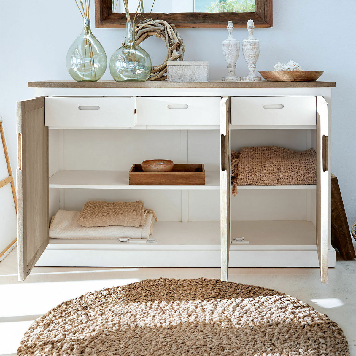 Buffet bas LOBERON Frapelle en bois de manguier — photo produit
