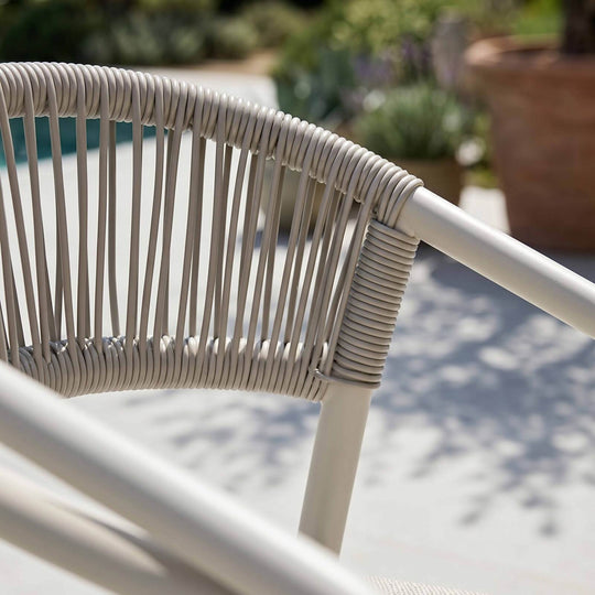 Lot de 2 chaises de jardin en aluminium et rotin synthétique avec accoudoirs