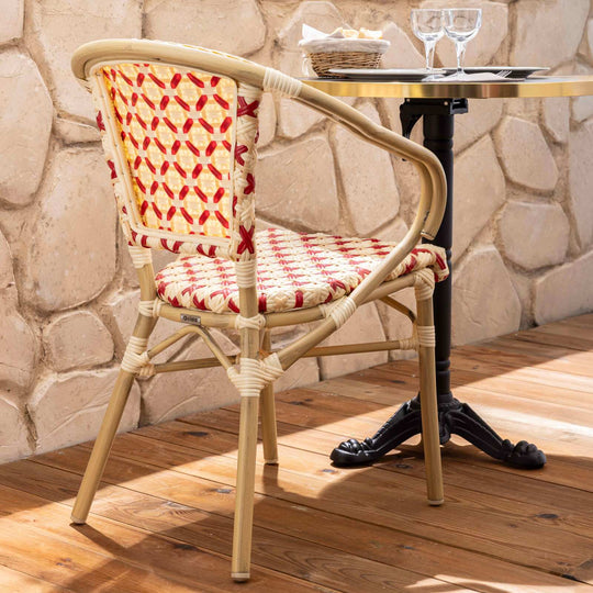 Lot de 4 chaises de jardin bistrot parisien MADELEINE en aluminium et rotin synthétique avec accoudoirs, motif en croix rouge